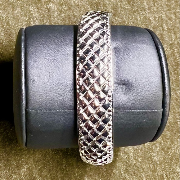 CRYSTAL PAVE HINGED BANGLE BRACELET - Picture 4 of 4